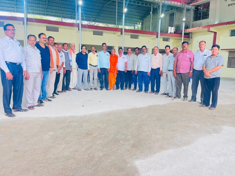 सरायपाली/फूलझर कन्या छात्रवास मे फूलझर अघरिया समाज विकास समिति बसना के तत्वाधान मे बैठक रखी गई