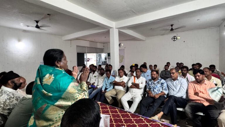  सरायपाली /आगामी चुनावों के लिए रहना है तैयार : चातुरी नंद       /कांग्रेस ब्लॉक प्रभारियों की बैठक में मंडल एवं सेक्टर के पुनर्गठन पर हुई चर्चा 