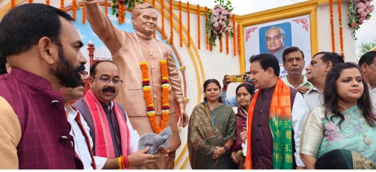 सरायपाली/उपमुख्यमंत्री श्री अरुण साव ने किया अटल जी की आदमकद प्रतिमा का अनावरण, व्यक्तित्व को बताया युगद्रष्टा