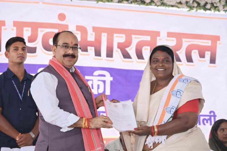 सरायपाली में नालंदा लाइब्रेरी, वृद्धा आश्रम, अंतरराज्यीय बस स्टैंड और अमृत मिशन की स्वीकृति के लिए विधायक चातुरी नंद ने उपमुख्यमंत्री को सौंपा ज्ञापन