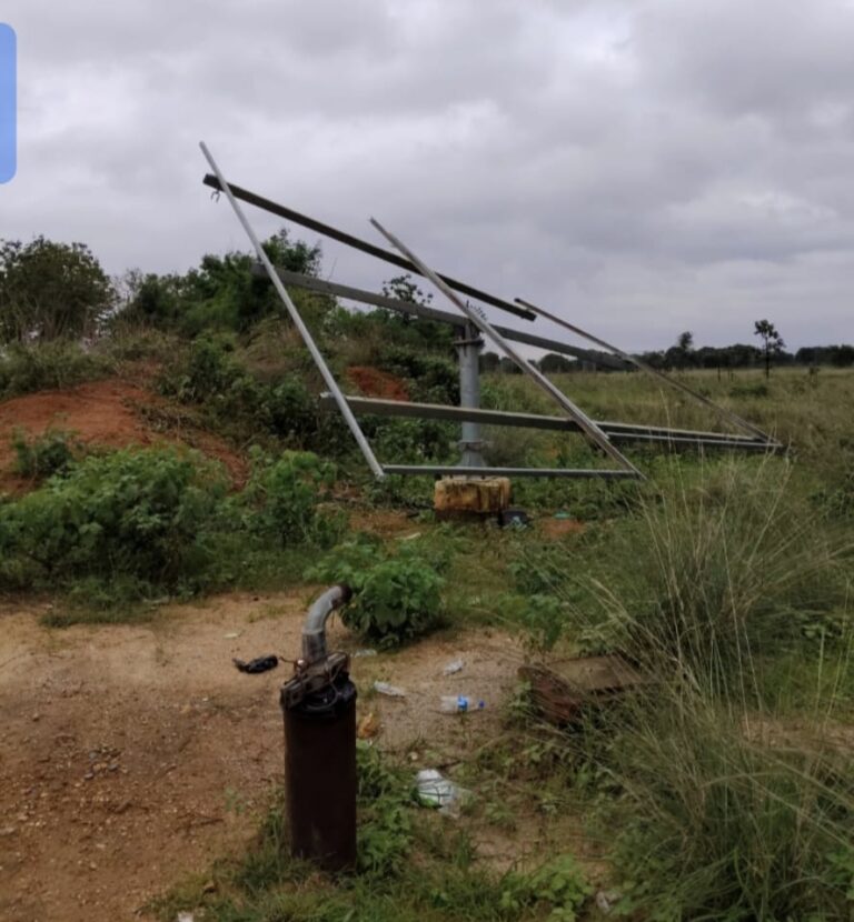 सरायपाली/ गौठान में लगे सौर ऊर्जा की प्लेटें गायब होने की खबरें आ रही हैं, जो कि एक गंभीर चिंता का विषय है. गौठान में स्थापित सोलर सिस्टम के साथ छेड़छाड़ या चोरी का संकेत देती है