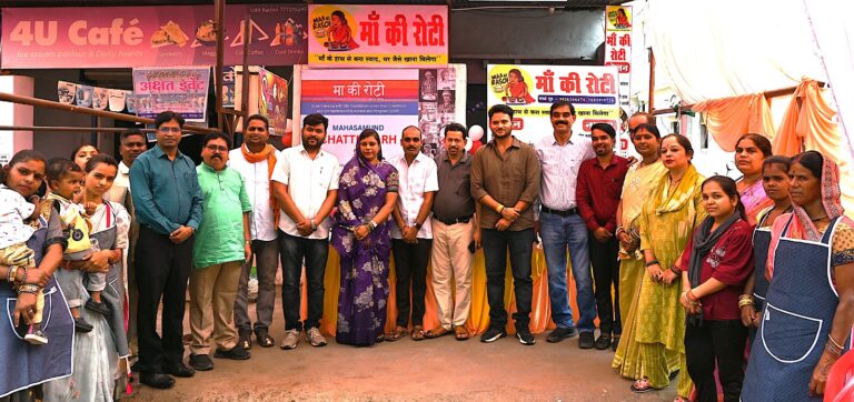 महासमुंद में मां की रोटी कैंटीन का शुभारंभ, अब मिलेगा स्वादिष्ट भोजन सिर्फ 50 रुपए में नगर पालिका अध्यक्ष व उपाध्यक्ष ने किया उद्घाटन, महिला समूह करेगा संचालन
