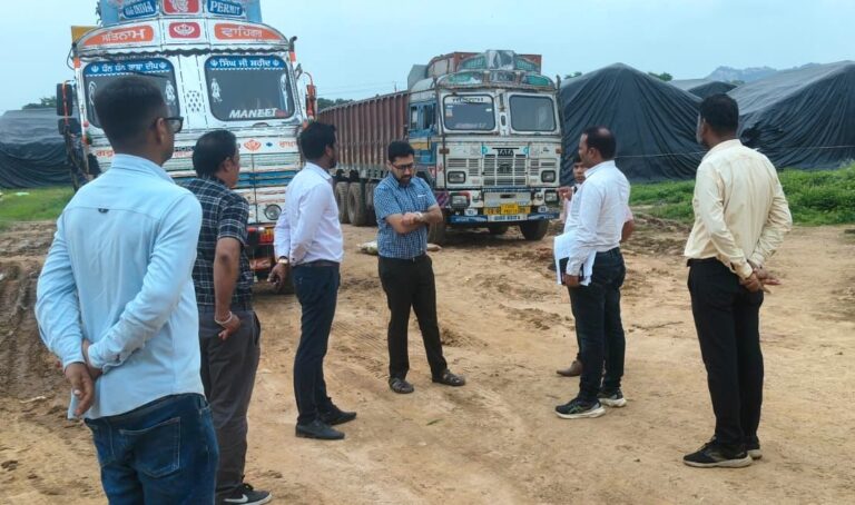महासमुंद कलेक्टर ने किया पिथौरा संग्रहण केंद्र का औचक निरीक्षण