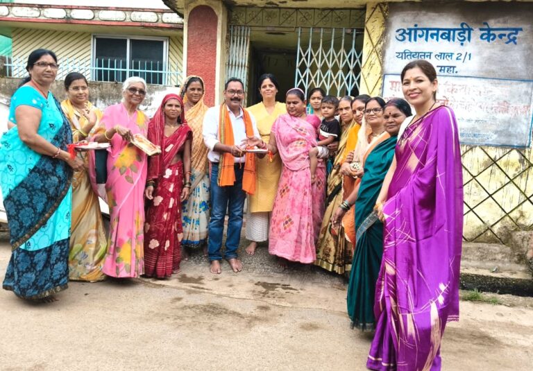 महासमुंद/देश की सीमाओं में डटे सैनिकों की कलाई सजेगी आंगनबाड़ी कार्यकर्ताओं और महतारी वंदन हितग्राहियों द्वारा भेजे राखियों से महासमुंद से सैनिकों को राखी और स्नेह से भरा पत्र भेजे गए