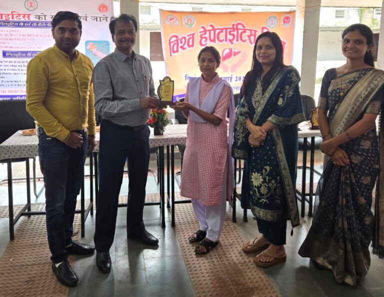 महासमुंद/विश्व हेपेटाइटिस दिवस के अवसर पर जी.एन.एम की छात्राओं द्वारा पेंटिंग प्रतियोगिता का आयोजन हेपेटाइटिस से बचाव एवं नियंत्रण के संबंध में दी गई जानकारी