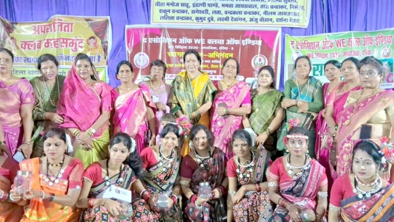 महासमुंद में ‘आओ सखी सावन में’ कार्यक्रम का भव्य आयोजन, महिलाओं ने पारंपरिक परिधान में दिखाया उत्साह छत्तीसगढ़ राज्य महिला आयोग सदस्य सरला कोसरिया रहीं मुख्य अतिथि