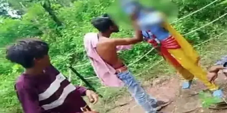 छत्तीसगढ़ में आस्था पर चोट: नशेड़ियों ने राम-हनुमान की मूर्तियों को मारा थप्पड़, वीडियो हुआ वायरल 