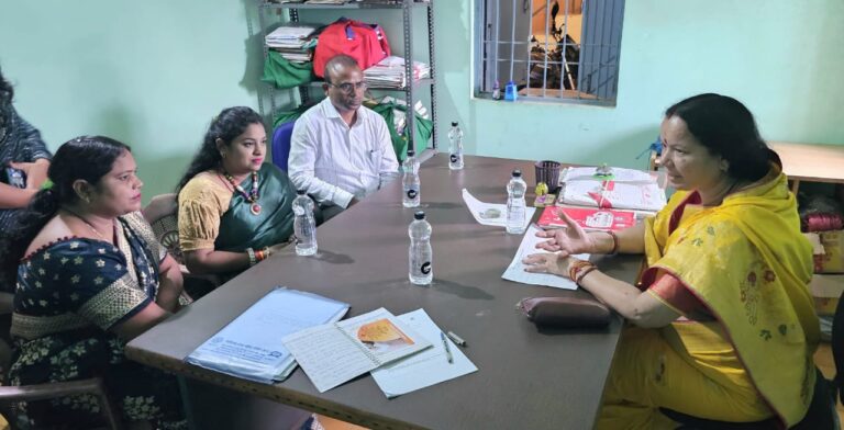 छत्तीसगढ़ राज्य महिला आयोग की सदस्य श्रीमती सरला कोसरिया द्वारा सखी वन स्टॉफ सेंटर महासुंद का निरीक्षण