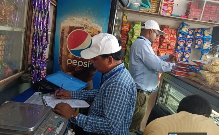 महासमुंद : रक्षाबंधन से पहले मिठाइयों की गुणवत्ता की जांच: 7 अवमानक और 2 असुरक्षित नमूने मिले, दोषियों को चेतावनी