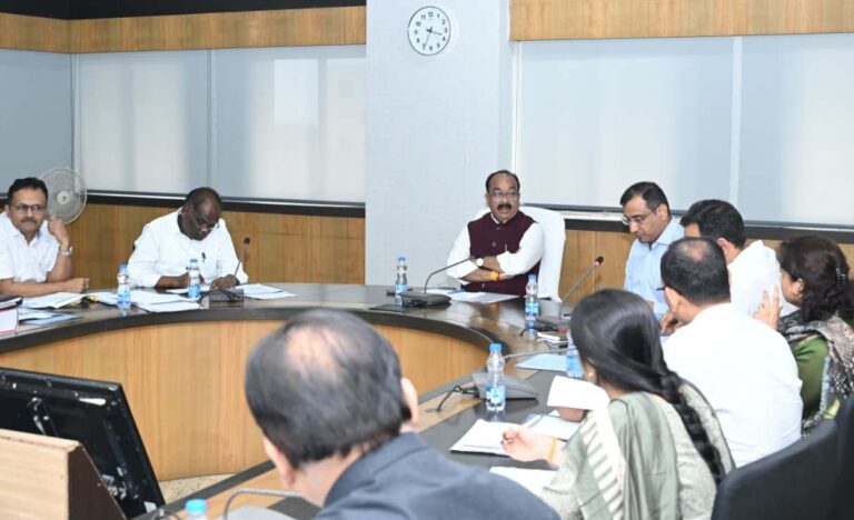 छत्तीसगढ़ : योजनाओं और सुविधाओं के क्रियान्वयन में और ज्यादा गति व पारदर्शिता के साथ करें परिणाममूलक कार्य – श्री अरुण साव