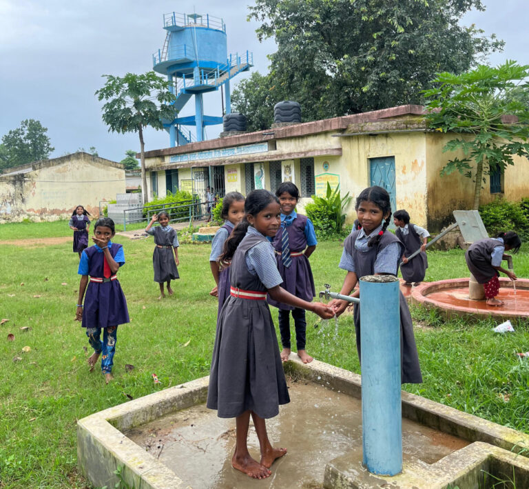 छत्तीसगढ़: ग्राम सिरियाखोह के शालाओं और आँगनबाड़ी केन्द्र में एफएचटीसी कनेक्शन से शुरू हुई स्वच्छ जल की आपूर्ति