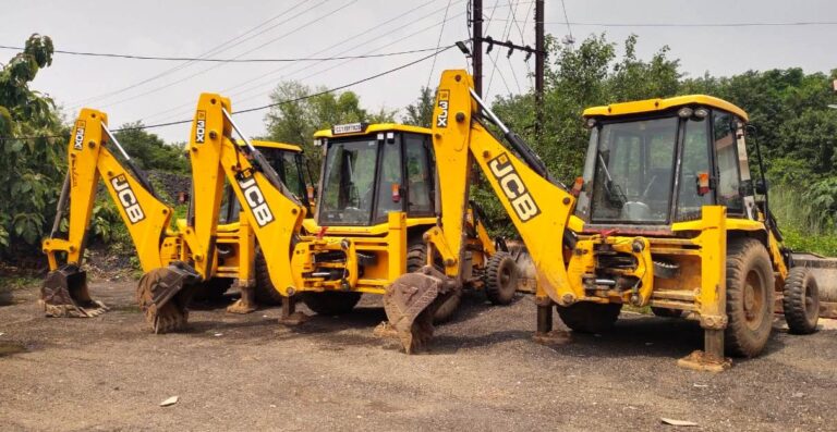 छत्तीसगढ़ : 03 जेसीबी एवं 01 हाईवा वाहन जब्त  रेत के अवैध उत्खनन एवं परिवहन का मामला