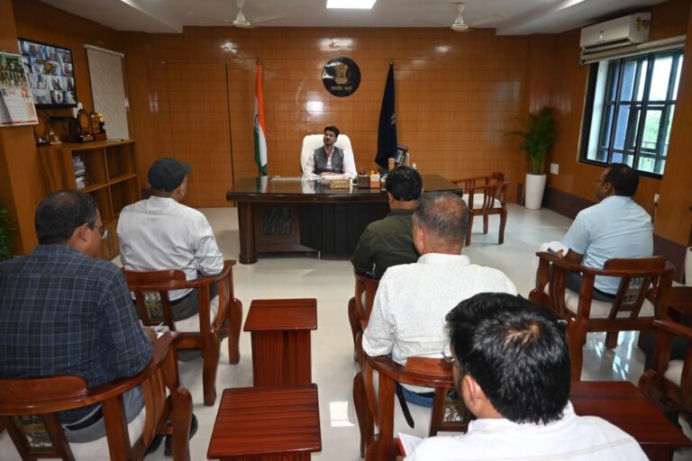 बलौदाबाजार: सघन जांच अभियान चलाकर उर्वरक की कालाबाजारी पर करें कार्यवाही -कलेक्टर