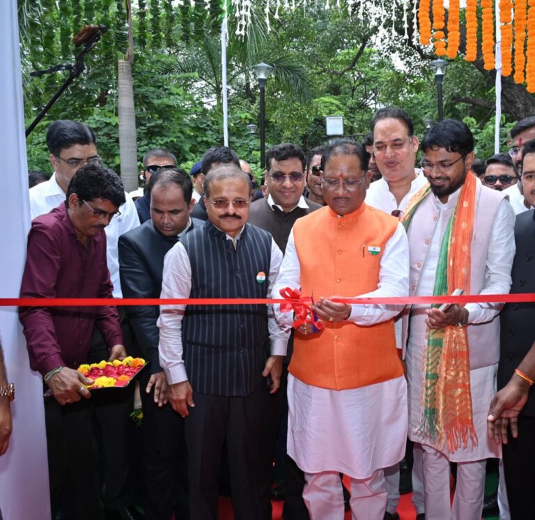 छत्तीसगढ़ : मुख्यमंत्री श्री साय ने स्वतंत्रता दिवस पर टाउन हॉल में छायाचित्र प्रदर्शनी का किया शुभारंभ