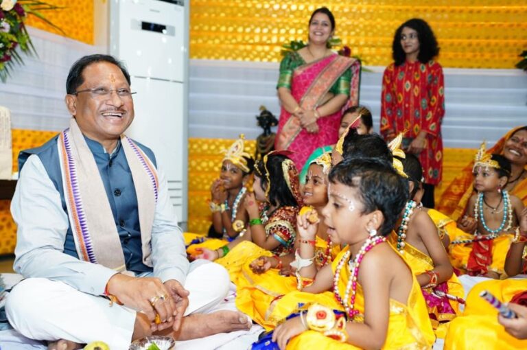 CG : मुख्यमंत्री श्री विष्णु देव साय ने नन्हें बाल गोपालों के संग मुख्यमंत्री निवास में हर्षोल्लास के साथ मनाई जन्माष्टमी  