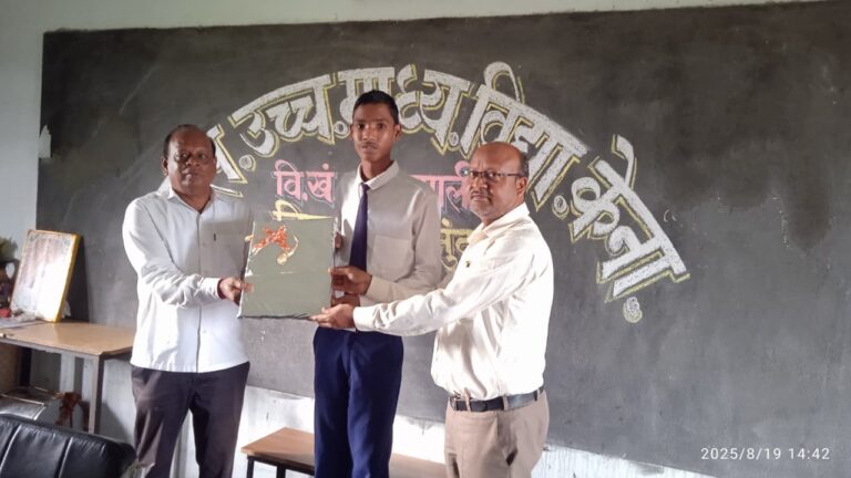 महासमुंद/ऑपरेशन सिंदूर आतंकवाद के खिलाफ भारत की नीति विषय पर हायर सेकेण्डरी विद्यालय केना के कक्षा 12वीं के छात्र पुनीत ने राष्ट्रीय स्तर पर 21वां स्थान प्राप्त किया शाला परिवार ने दी बधाई