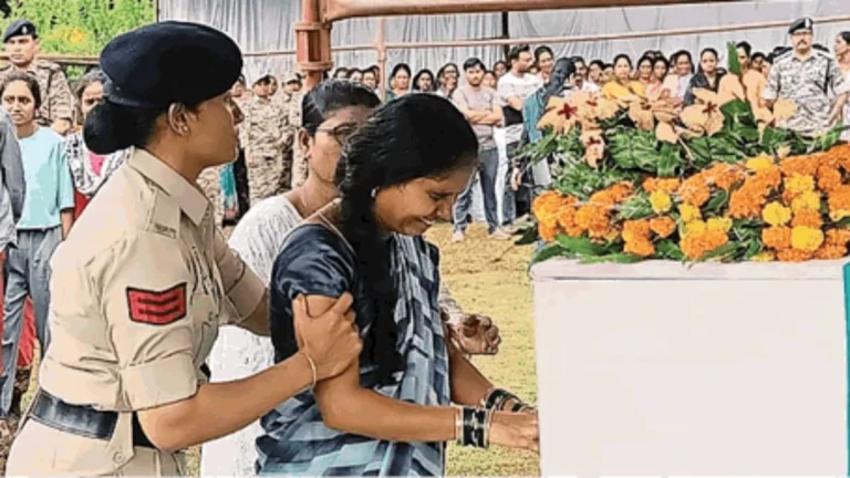 छत्तीसगढ़/पति को खोने का गम तो है, लेकिन…’ IED ब्लास्ट में शहीद जवान की गर्भवती पत्नी के शब्द सुनकर जवानों की आंखें हुईं नम