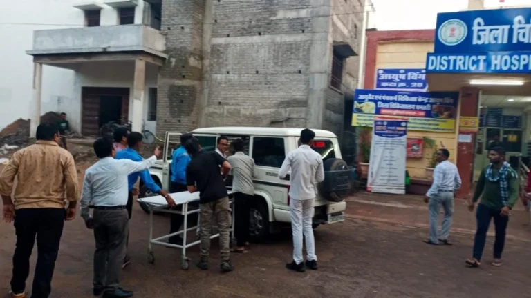 CG: हाई कोर्ट के आदेश के बाद छिनने वाला था मकान, गुस्से में महिला ने तहसीलदार के ऑफिस में पिया जहर