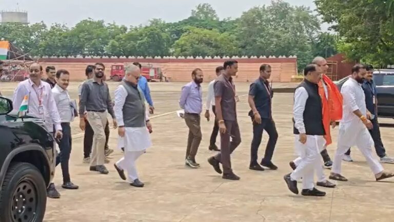 सारंगढ़ महासमुन्द दौरे से पहले सीएम विष्णुदेव साय के हेलिकॉप्टर में तकनीकी खराबी, सड़क मार्ग से जाने की खबर