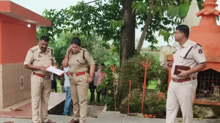 CG Crime News: पूजा करने मंदिर पहुंची पुजारी की मां, वहां बेटे की खून से सनी लाश देखकर चीख पड़ी