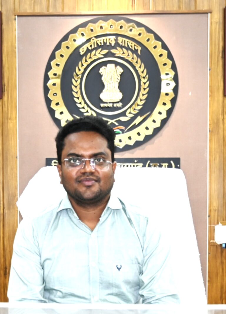 महासमुंद/जिला पंचायत के मुख्य कार्यपालन अधिकारी श्री हेमंत नंदनवार ने पदभार ग्रहण किया