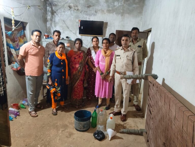 बसना/नरसिंगपुर में अवैध महुआ शराब कारोबार का भंडाफोड़, आरोपी त्योफिल तांडी फरार