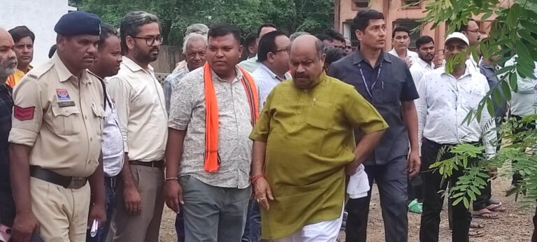 बसना : मुख्यमंत्री के आगमन को लेकर पुरंदर मिश्रा ने दुर्गापाली का किया दौरा