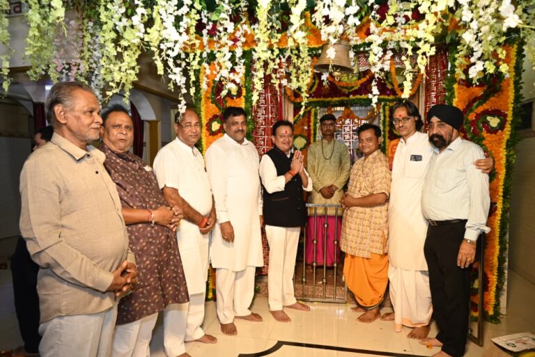 बसना/धरमपुर में श्रीकृष्ण जन्मोत्सव की दिव्यता में जनसेवा की झलक, विधायक डॉ. संपत अग्रवाल ने किया जनसंवाद और पूजन