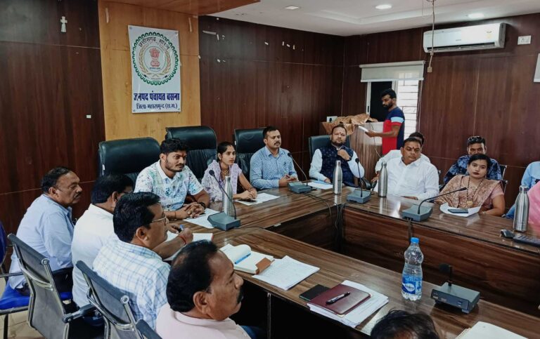 महासमुंद बसना: सरकारी शिक्षक की कमी से मजबूरन निजी स्कूल जा रहे बच्चे, सभापति प्रकाश सिन्हा ने शिक्षा के मुद्दे को सामान्य सभा में उठाया