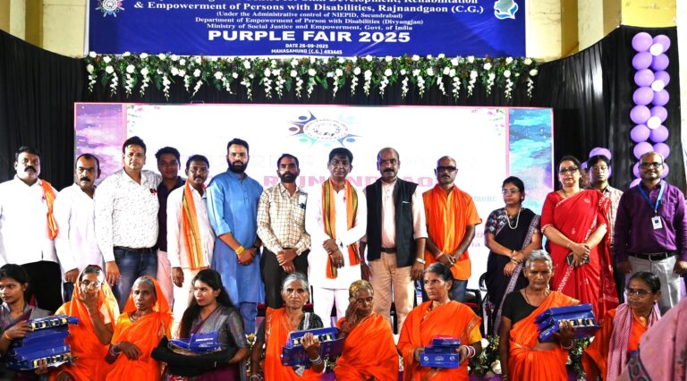 महासमुंद रजत जयंती महोत्सव एवं सेवा पखवाड़ा 2025 अंतर्गत पर्पल फेयर का हुआ आयोजन दिव्यांगजनों ने अपने हुनर से लोगों का दिल जीता गायन, फैशन शो, नृत्य कला से दिव्यांगों के हौसले निखरे