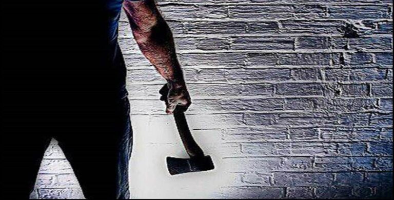 CG Crime: पत्नी पर चरित्र शक में हैवान बना पति, कुल्हाड़ी से कर दी हत्या, बच्चों ने देखा खौफनाक मंजर