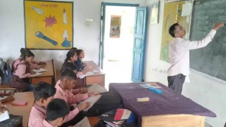 सरकारी स्कूल में ससुर की जगह बच्चों को पढ़ा रहा दामाद, बिलासपुर में शिक्षा विभाग की बड़ी लापरवाही आई सामने