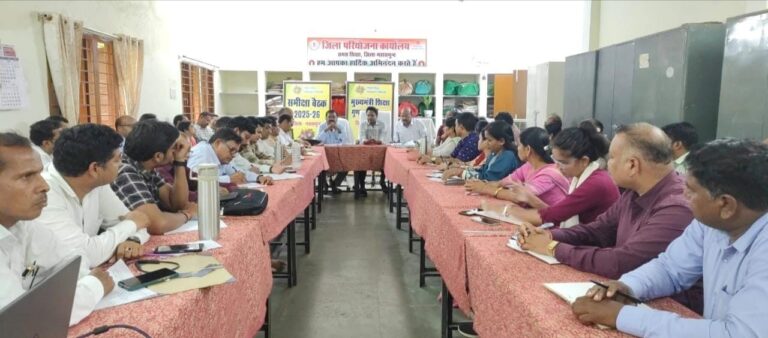 मुख्यमंत्री शिक्षा गुणवत्ता अभियान की समीक्षा शाला त्यागी बच्चों का सर्वे कर निरंतर पालक से सम्पर्क बनाए रखें व उन्हें शिक्षा की मुख्यधारा से जोड़े – श्री नंदनवार