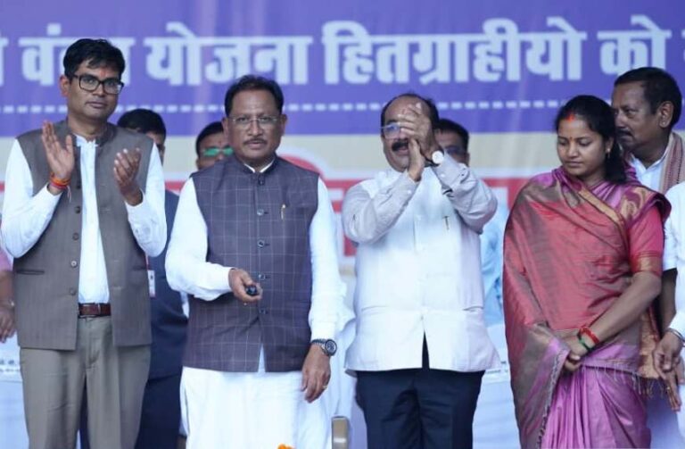 छत्तीसगढ़: महतारी वंदन योजना के तहत मुख्यमंत्री श्री साय ने महिलाओं के खातों में अंतरित किए 1000-1000 रुपये