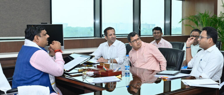 छत्तीसगढ़ : पुस्तकों की छपाई से लेकर परिवहन तक एक ही टेंडर के माध्यम हो: शिक्षा मंत्री श्री गजेंद्र यादव   