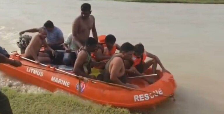 छत्तीसगढ़: घर वाले नहीं माने तो Couple ने नदी में लगाई छलांग, टापू पर मिला युवक, युवती का कोई अता-पता नहीं