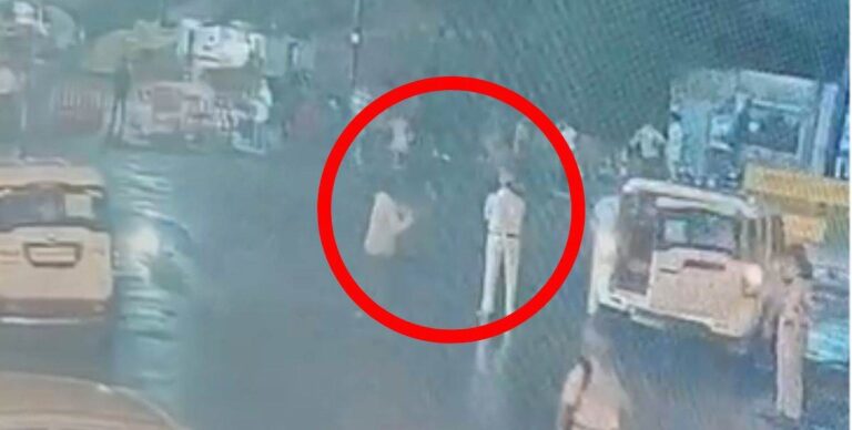 CG News:डोंगरगढ़ नवरात्र मेले में तैनात पुलिसकर्मी पर डंडे से हमला, Video Viral