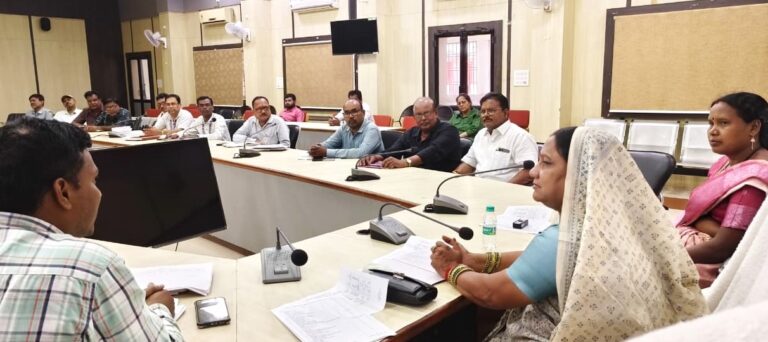 महासमुंद जिला सहकारिता एवं उद्योग विकास समिति की बैठक सम्पन्न