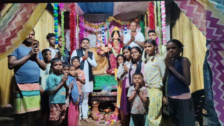 महासमुंद: नवरात्रि के तीसरे दिन मां दुर्गा के तृतीय स्वरूप मां चंद्र घंटा की पूजा-अर्चना की, विभिन्न गांव पहुंचे : अशवंत तुषार साहू