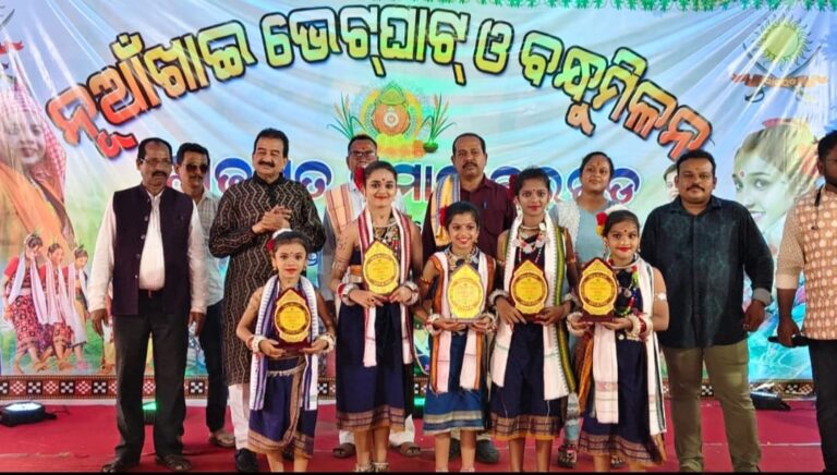 सरायपाली/राजपूत समाज के नुआखाई मिलन समारोह समारोह में प्रतिभाओं का सम्मान