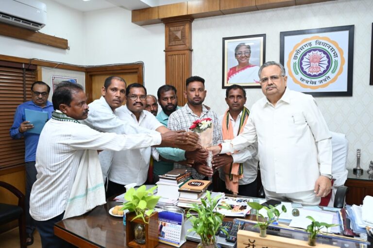 सरायपाली क्षेत्र की सरपंच पहुंची विधानसभा अध्यक्ष के पास – गांव की समस्याएं गिनाईं, बोलीं: आज तक एम्बुलेंस, स्कूल और डिजिटल कनेक्टिविटी से दूर; क्या है मांग और कितनी है परेशानी, पढ़ें पूरी खबर