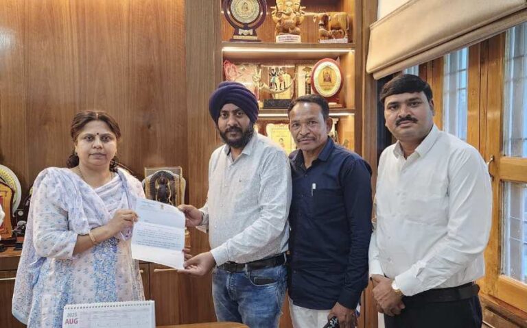 महासमुन्द : मनमीत सिंह छाबड़ा बने सांसद प्रतिनिधि, सांसद रूपकुमारी चौधरी ने मनमीत छाबड़ा को सौंपी जिम्मेदारी