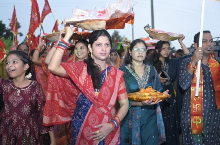 बसना : गढ़ फुलझर माँ रामचंडी में करीब 3100 मनोकामना ज्योत प्रज्वलित कलश स्थापना एवं चुनरी यात्रा के साथ नवरात्र का शुभारंभ