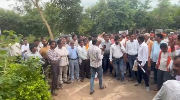 बलौदा बाजार  : प्लांट के लिए बनाई जा रही रेल लाइन को लेकर बढ़ा विवाद, 13 गांव के ग्रामीणों में आक्रोश