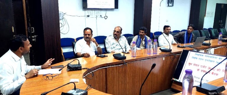 महासमुंद/विशेष गहन पुनरीक्षण 2025 बूथ लेवल एजेंट की नियुक्ति हेतु राजनीतिक दलों के प्रतिनिधियों की बैठक सम्पन्न