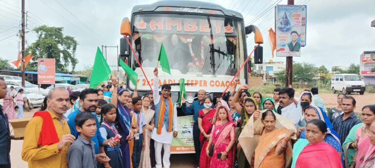 महासमुंद श्रमिक महासम्मेलन में जिले के 550 श्रमिक हितग्राहियों को किया गया लाभान्वित