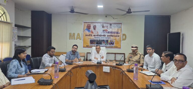 महासमुंद/राज्य प्रभारी श्री एम. राजा मुरुगन ने ली आदि कर्मयोगी अभियान की समीक्षा बैठक विलेज एक्शन प्लान सहभागी और व्यवहारिक बनाया जाए – श्री मुरुगन