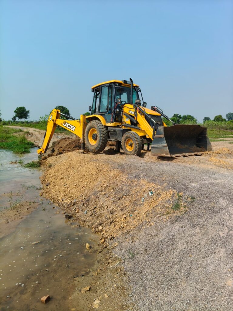 महासमुंद/खनिजों के अवैध उत्खनन, परिवहन एवं भंडारण पर सख्त कार्रवाई जिले में खनिज विभाग की त्वरित कार्रवाई, केडियाडीह में अवैध रैंप तोड़ा गया