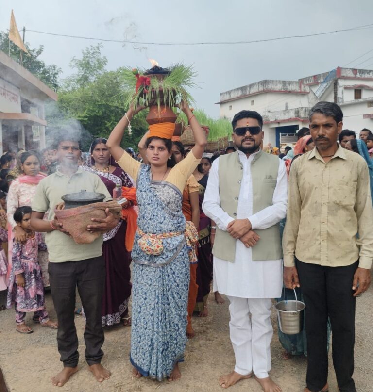 महासमुन्द अछोली मे नवरात्र समापन, माँ दुर्गा विसर्जन के कार्यक्रम पहुंचे :अशवंत तुषार साहू