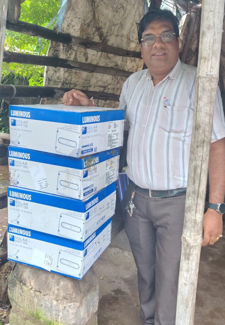 रायपुर ईमानदारी की मिसाल डॉ. हेमंत खटकर ने सड़क पर मिला सामान पुलिस को सौपा।